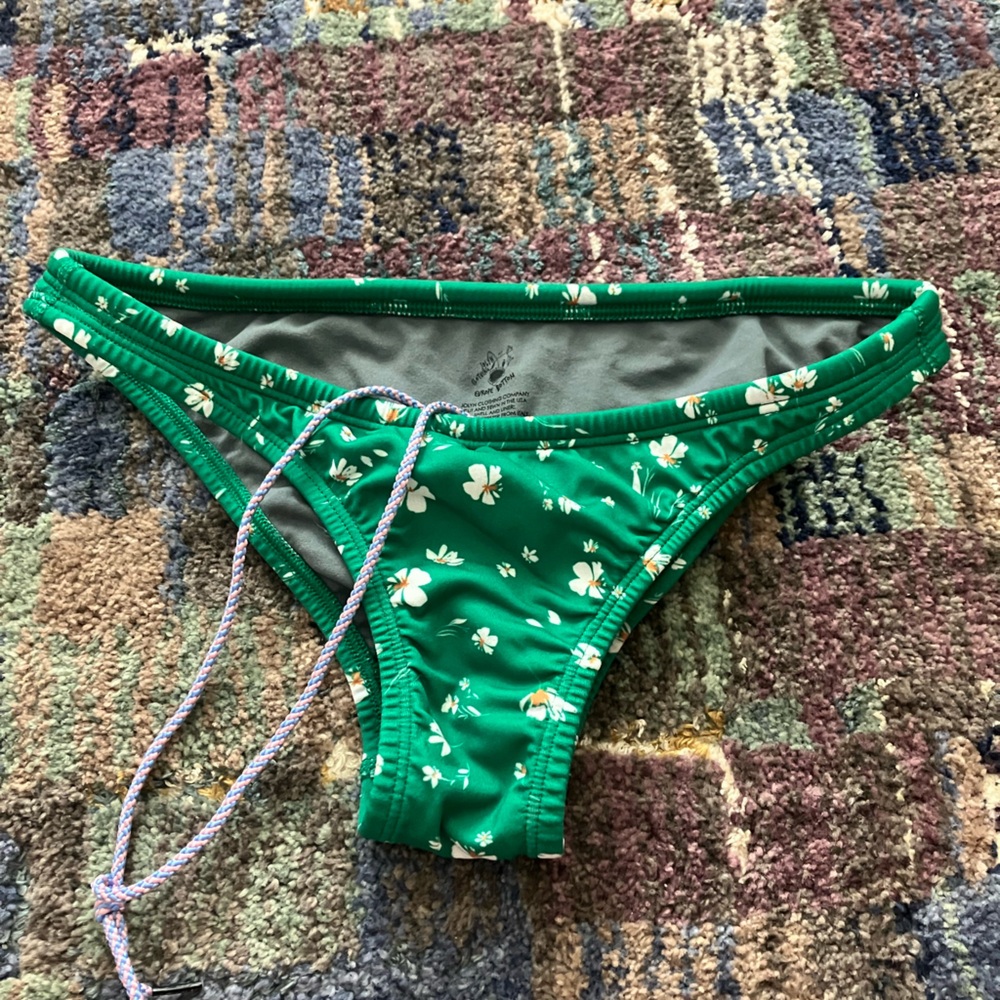 Jolyn Europe bottoms Medium, green flower print